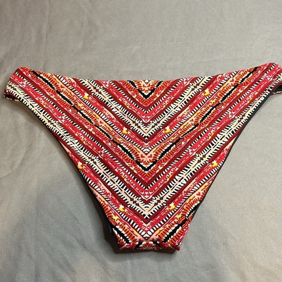 NWOT Reversible Patterned/Solid Bikini Bottoms 🌈 - Picture 3 of 7